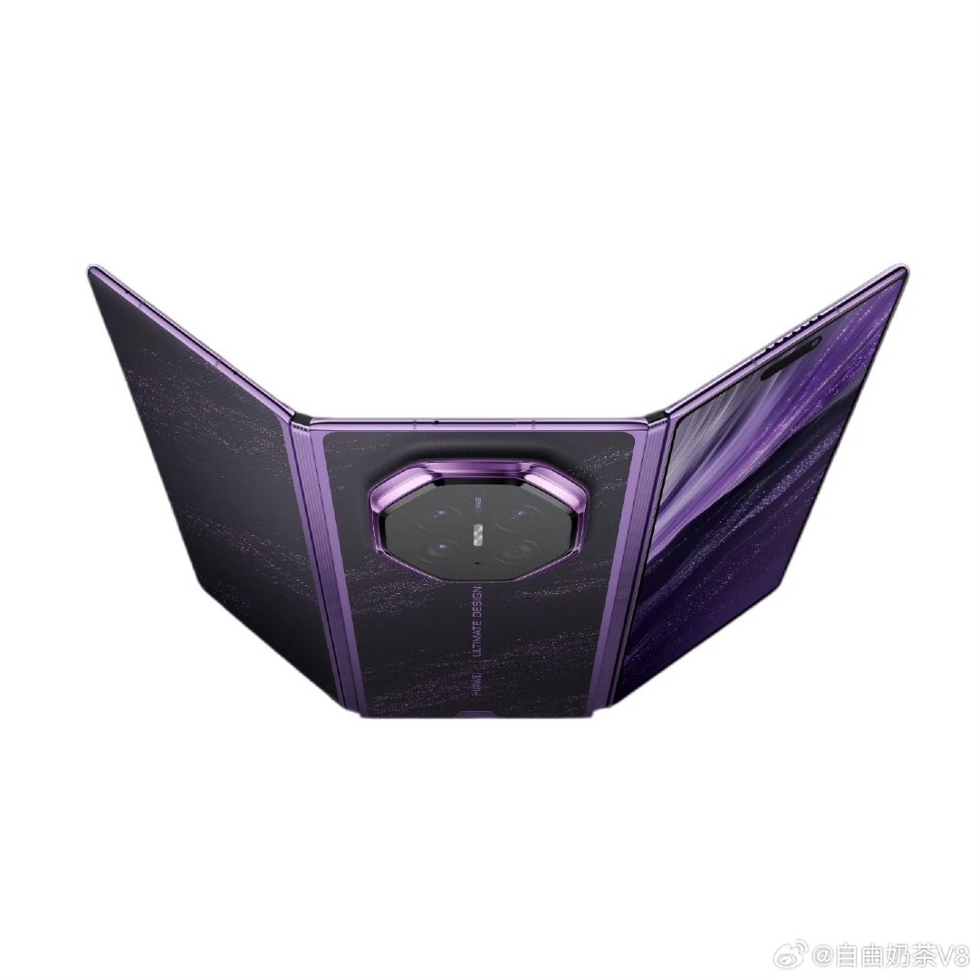 华为MateXT2这次的折叠是两边向中间折叠，这颜值这高级感是不是非常有科技感，不愧是华为出品，拿出