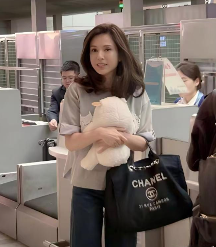 李若彤胖了以后变漂亮了，一点儿都看不出60岁了​​​