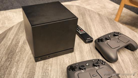 据外媒报道，Valve旗下新主机“SteamMachine”的售价可能远比玩家