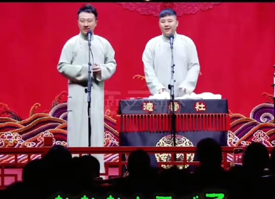 相声演员之间裂穴是很正常的，有的裂完之后更火了，有的裂完之后都默默无闻了。张鹤擎
