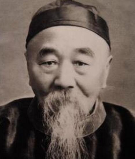 李鸿章的大哥李瀚章，晚年贪财好利，他搞贪腐有一个特点，绝不让送钱的人吃亏，因而在