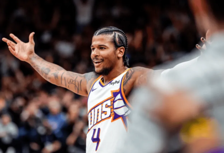 NBA常规赛，太阳115-102战胜快船。本场比赛，杰伦-格林迎来自己太阳生涯