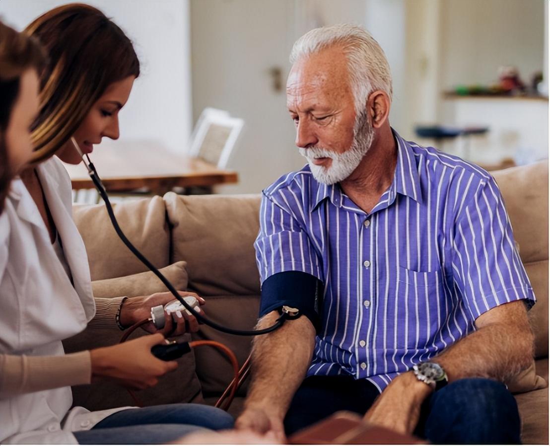 人到五十，进入疾病高发期，出现八个表象，是老天眷顾，晚年大吉人到了五十岁，这