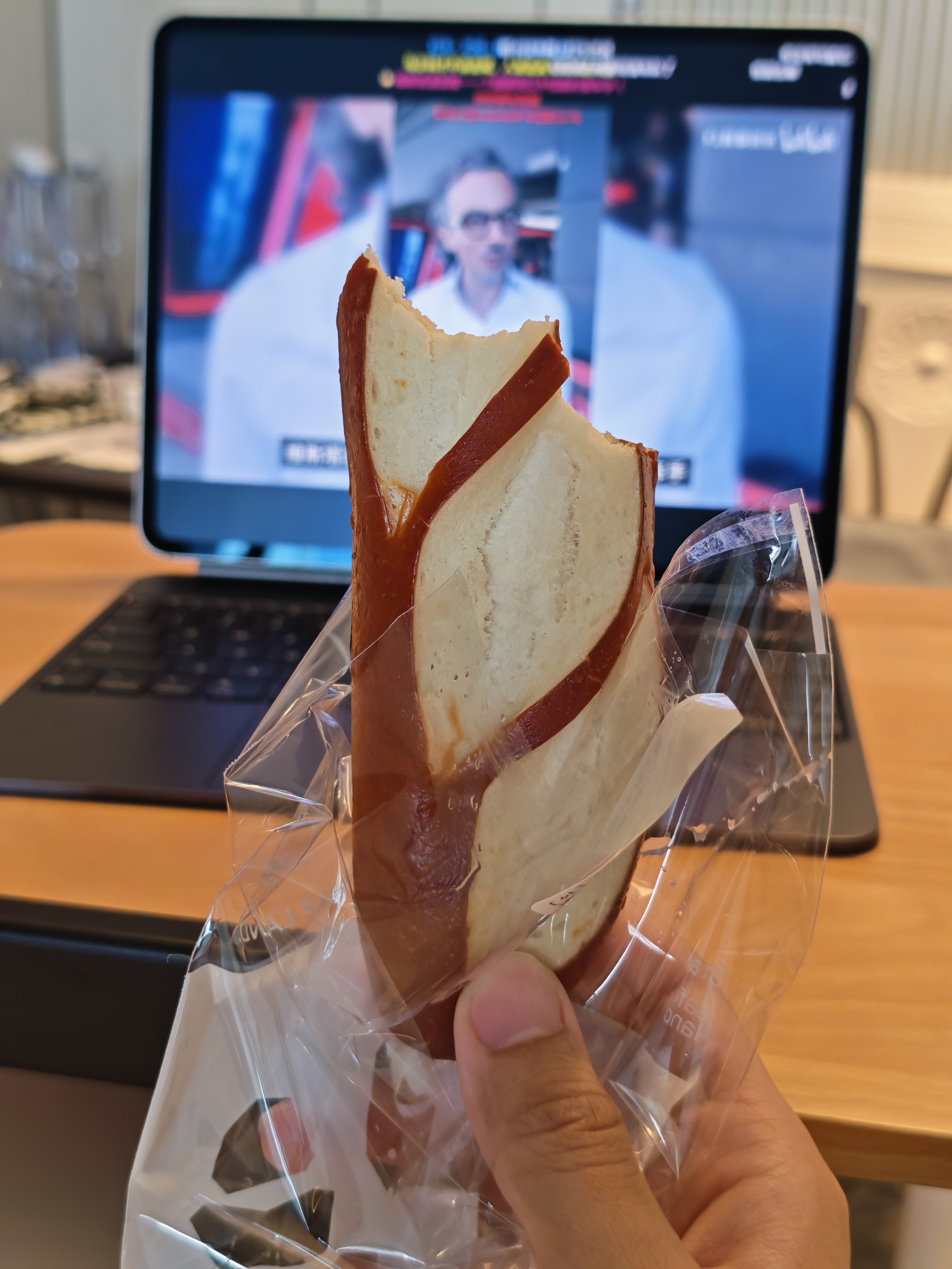 早上好，最近特爱吃碱水面包​​​