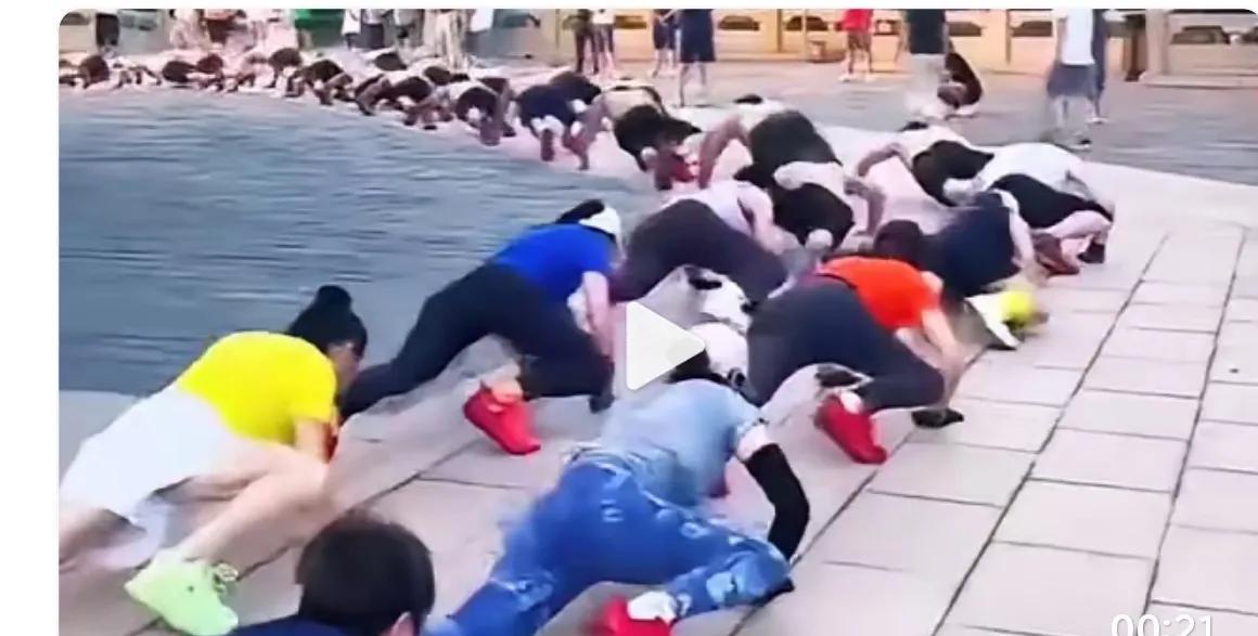 “暴走团”反映的是中国人对健康文明的追求，也是人类生存本能的体现，本身是非常好的