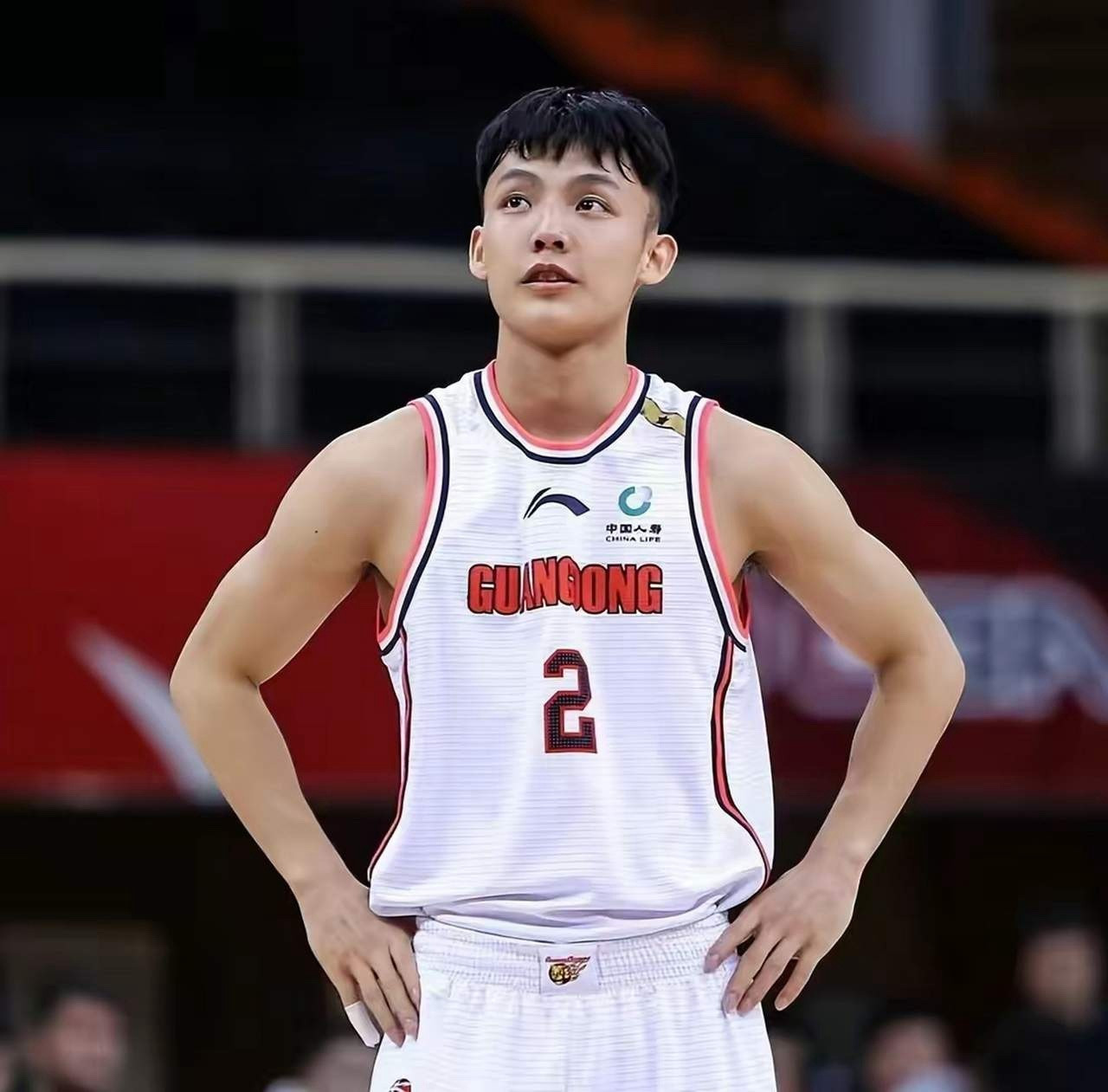 徐杰争分夺秒！广东男篮晋级杯赛八强后，杜锋决定给球员们放一天假，理由是过去的四天