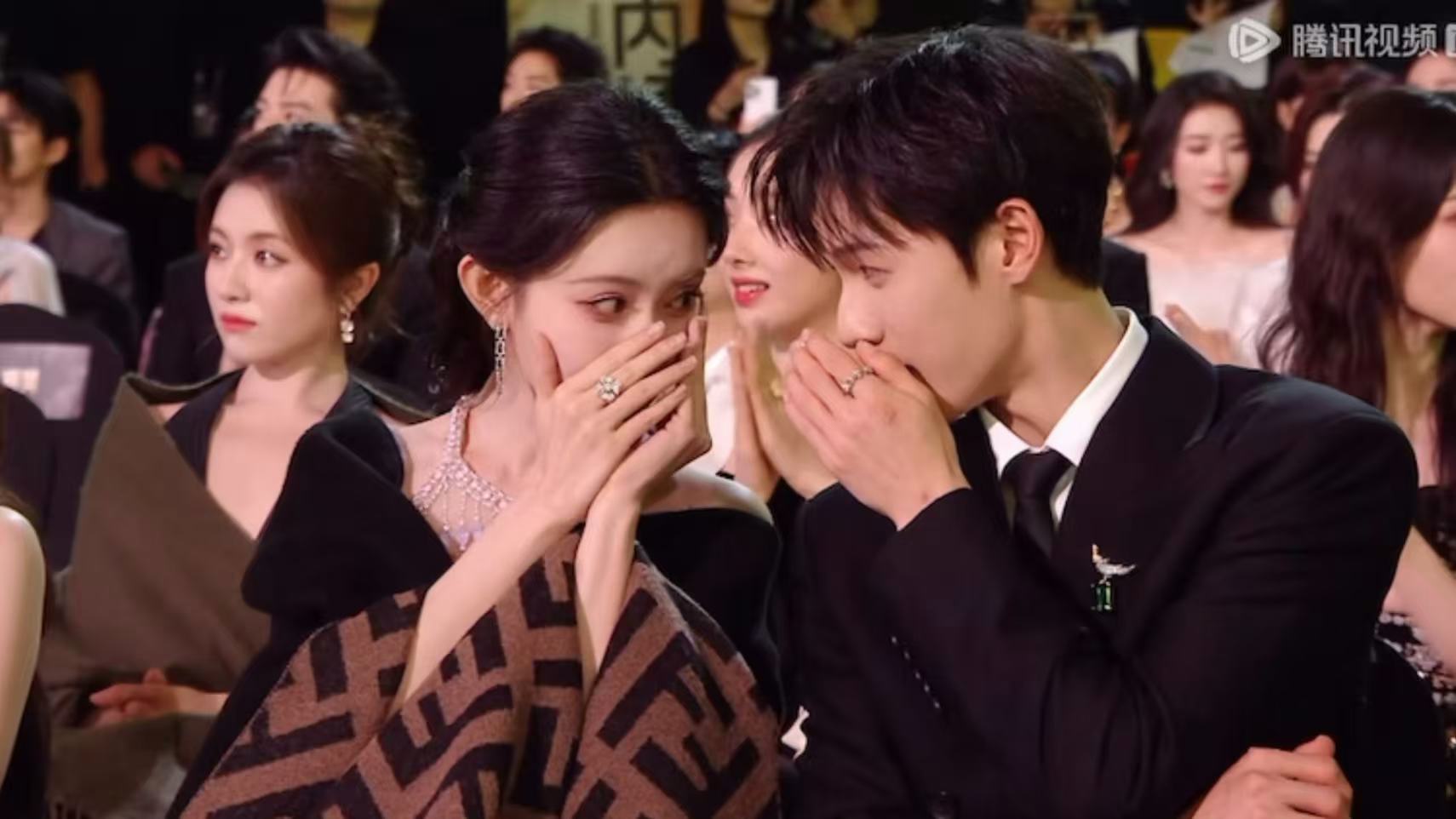 李昀锐孟子义一直在说悄悄话豹豹猫猫你们到底在说什么？说出来让我也开心一下～这两