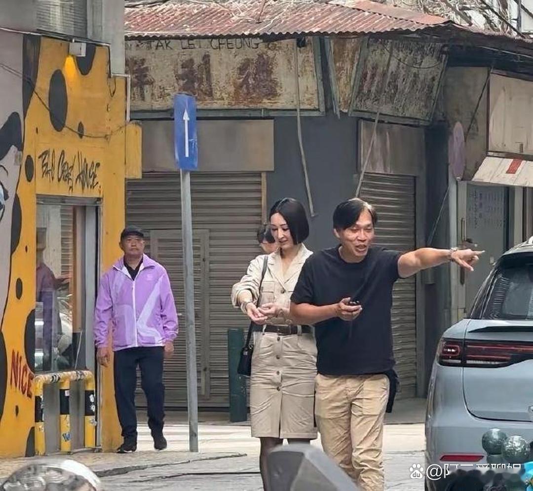 实在看不下去，高海宁的长裙全是褶皱，工作人员都不整理一下，上镜看着特别违和。