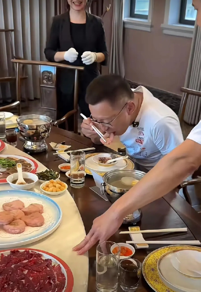 张朝阳才是真正的人间清醒。他很懂得“致虚守静”，不被外界干扰和内心欲望裹挟，把