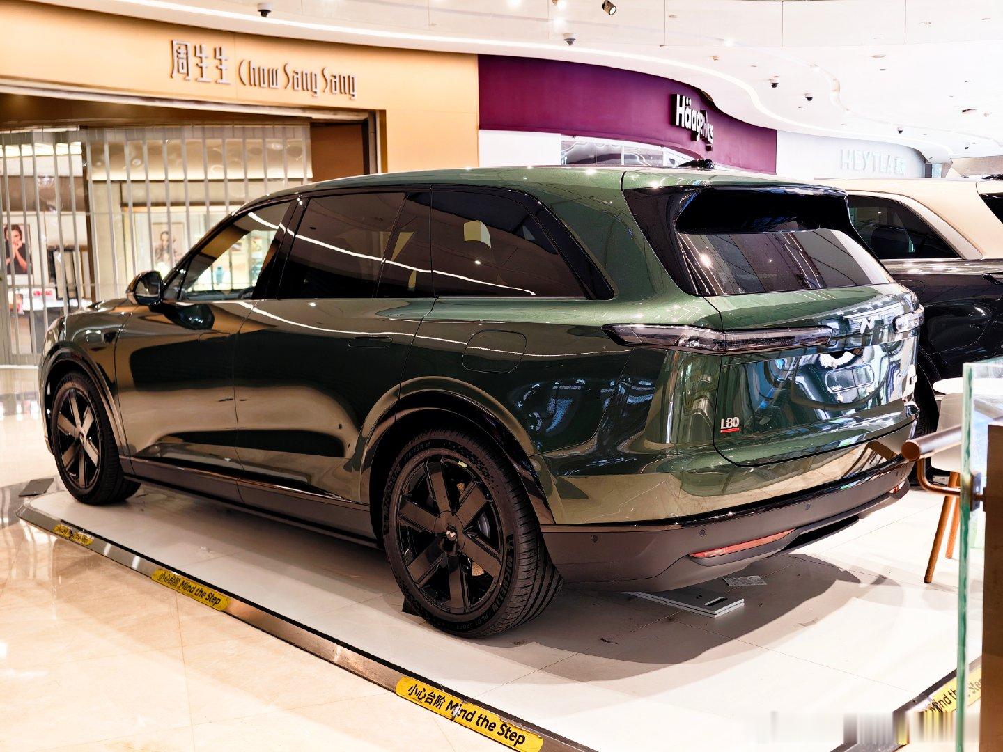 再到店看看15.98万起的乐道l80空间真没得说，前后舱都大，后备厢能掏空的