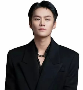 小杨哥现状，被封杀的这九个月，在线人数比自家保姆都少