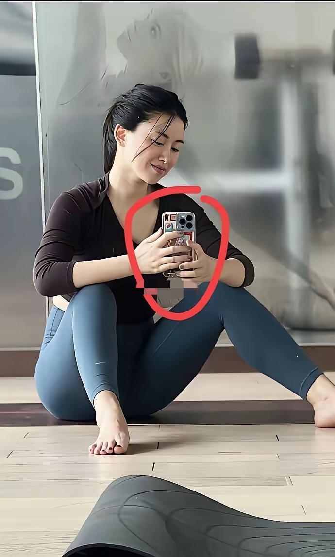 朱珠用的手机是什么牌子的？一个月4000能不能买得起