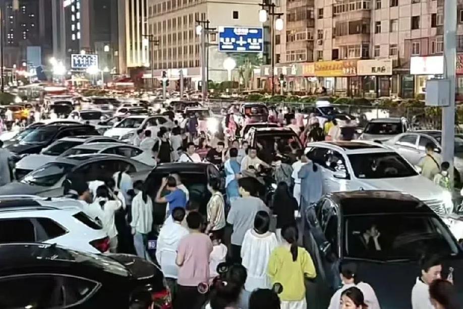 大同真是压力山大呀！这么凉爽的天气，全国很多省市的游客都纷纷来大同避暑了。你