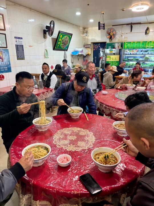 昆明人是没吃过好吃的红烧牛肉面吗？？？