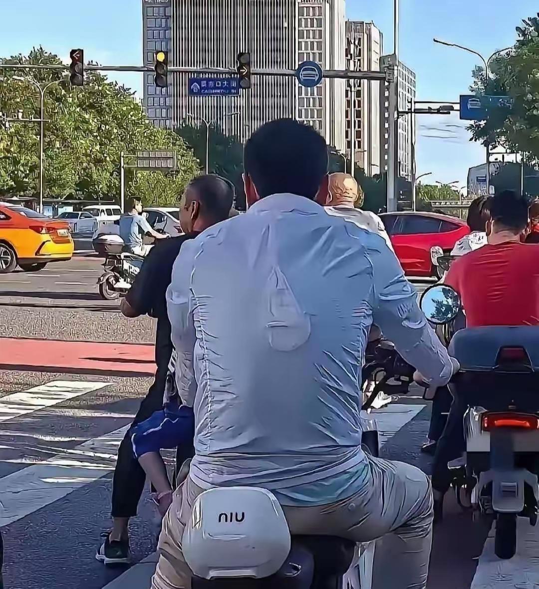 兄弟，这下妥了，这下全天下都知道你成亲的好事啦！