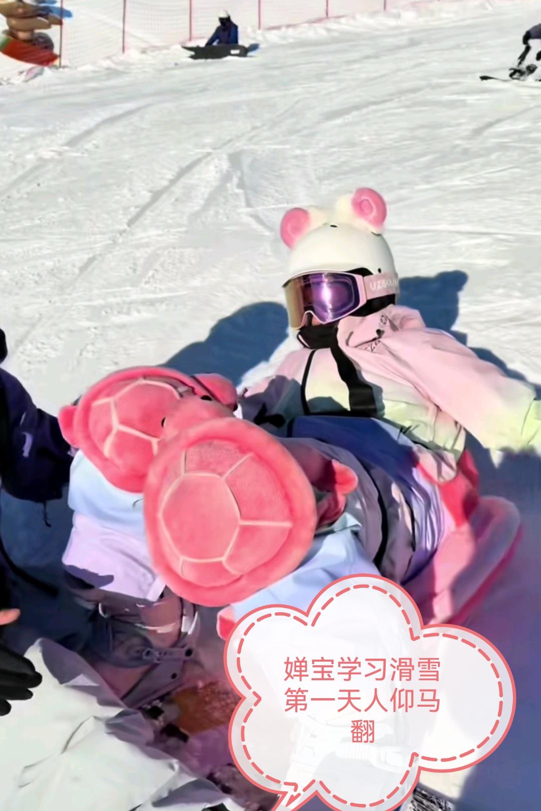 聪明好学，无惧挑战看全红婵在新疆滑雪，从前两天的连滚带爬到第三天的从从容容，游