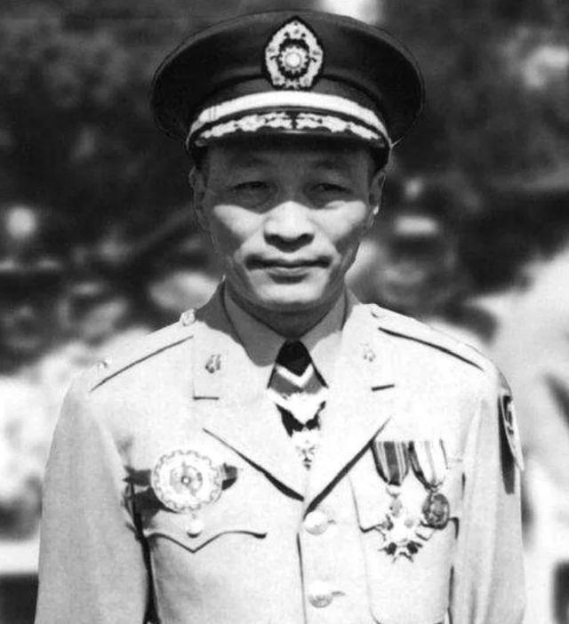 隐藏最深的军统谍王，曾潜伏于延安内部，困扰领导四十余年，此人到底是谁？在我