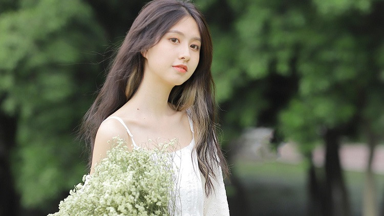 男人避开你做这些事，多半外边有人了：1、手机洗澡都带着，再也不让你看了，以前都