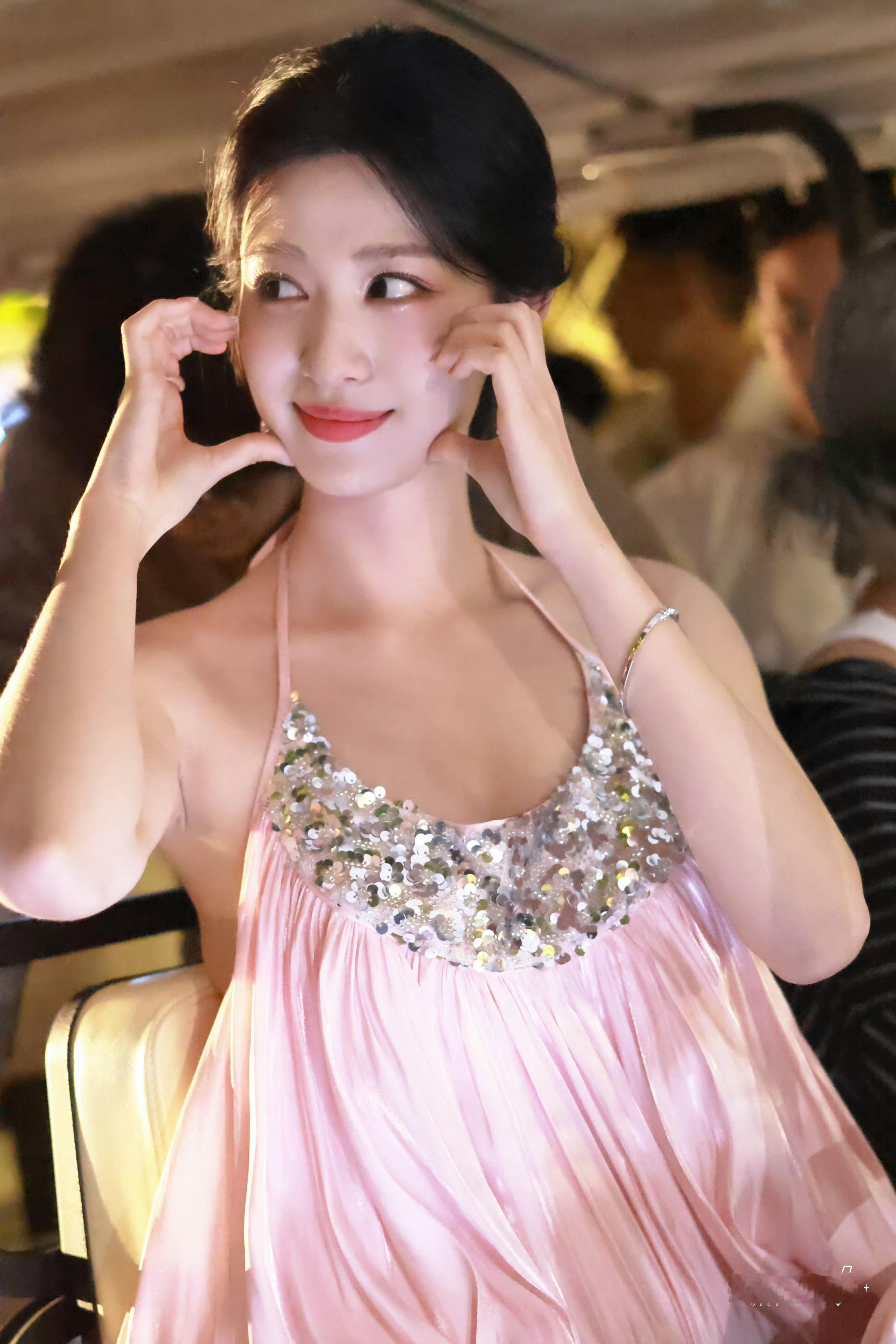 王楚然每天都在做法令纹消失操王楚然美神降临🥂