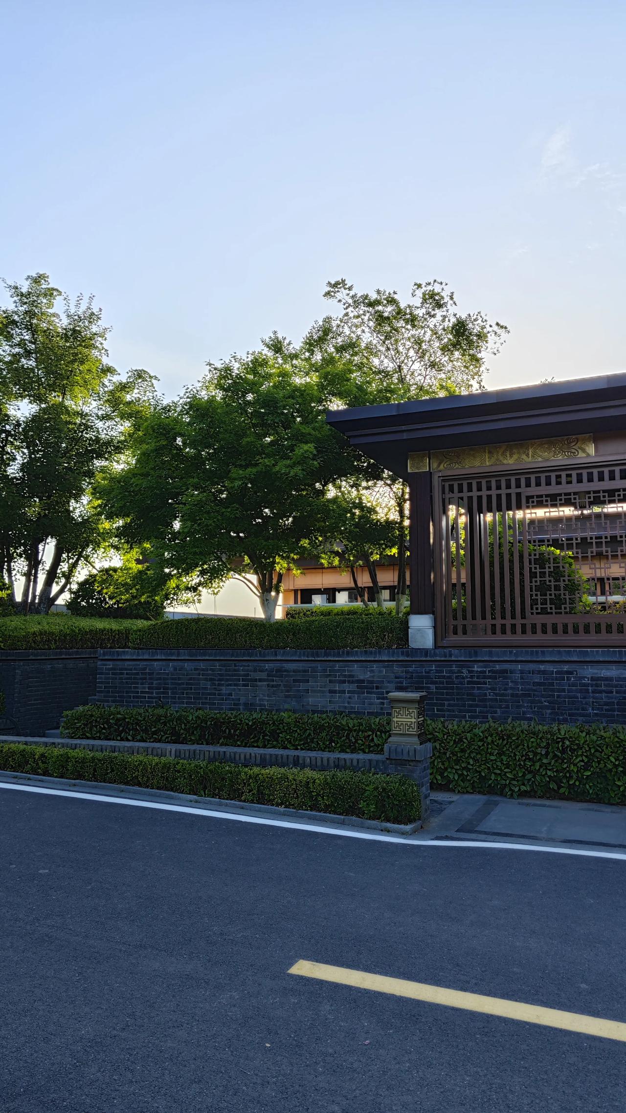 存钱存钱一定要存够50万以上一年存5万，十年就是50万已经养成消费存