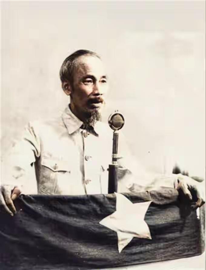 胡志明1945年在越南独立后就废除汉字。越南古称“交趾”，越南千年以来就以汉字为