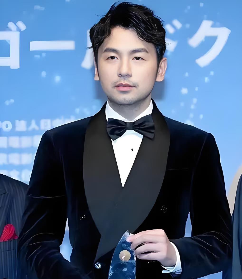 为什么雷佳音现在资源那么好华语大导演的电影他基本都参演了却没一个角色火爆