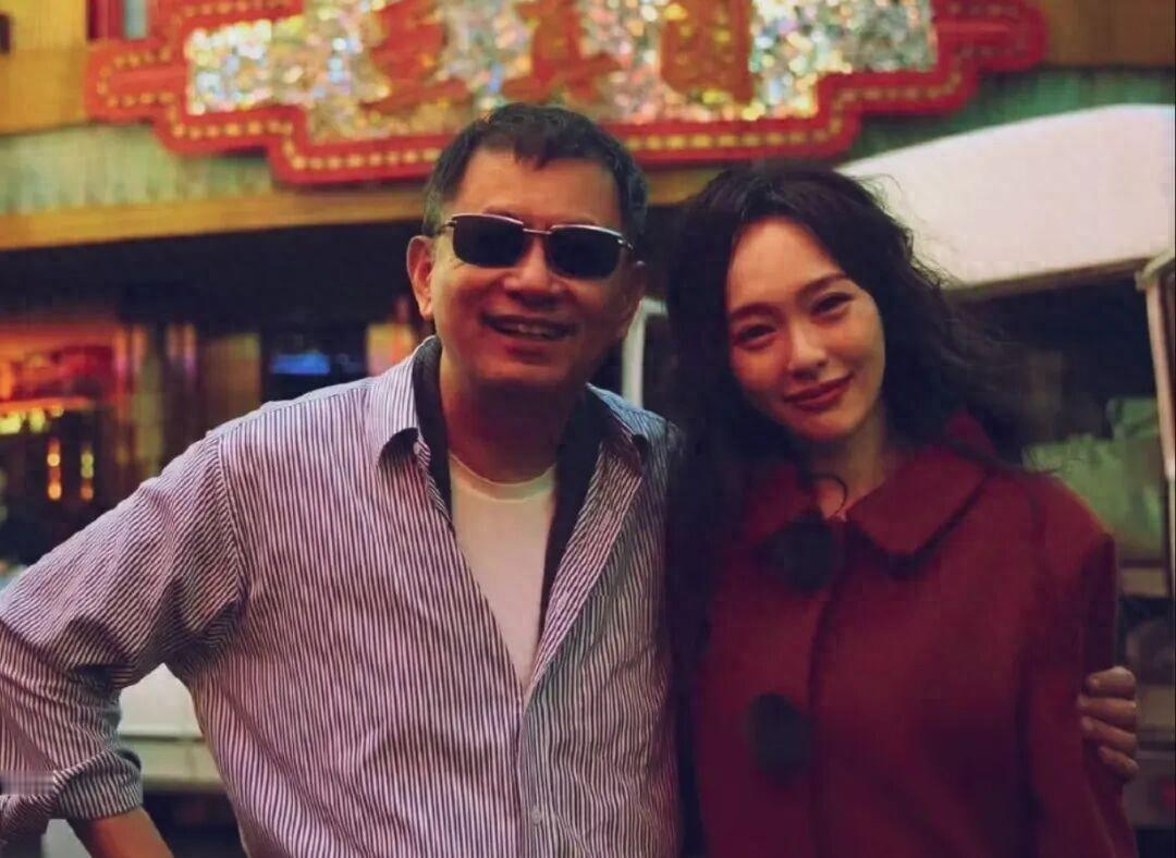 王家卫好样的，这下全网都知道唐嫣洁身自好了王家卫在片场吐槽唐嫣“很装”的话题突