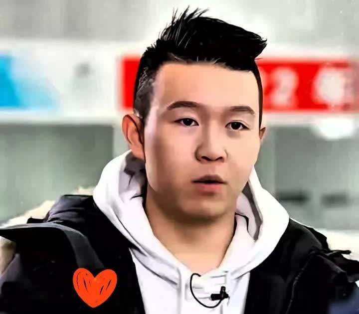 缺德的父母养不出有德的儿子！英如镝嘲讽巴图：你长得也太难看了吧！
