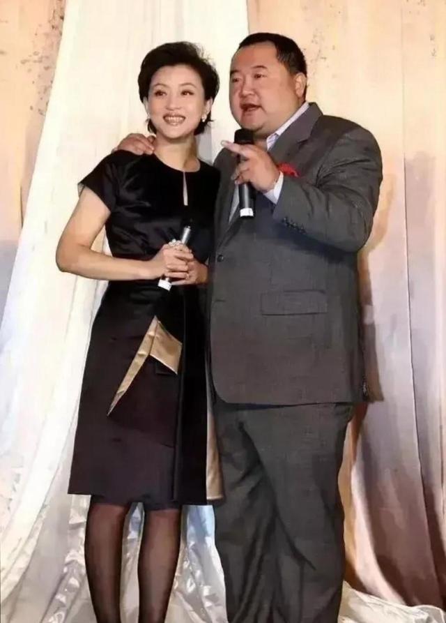 [点赞]1994年，26岁的杨澜非要和银行上班的丈夫张一兵离婚，转身嫁给了体重