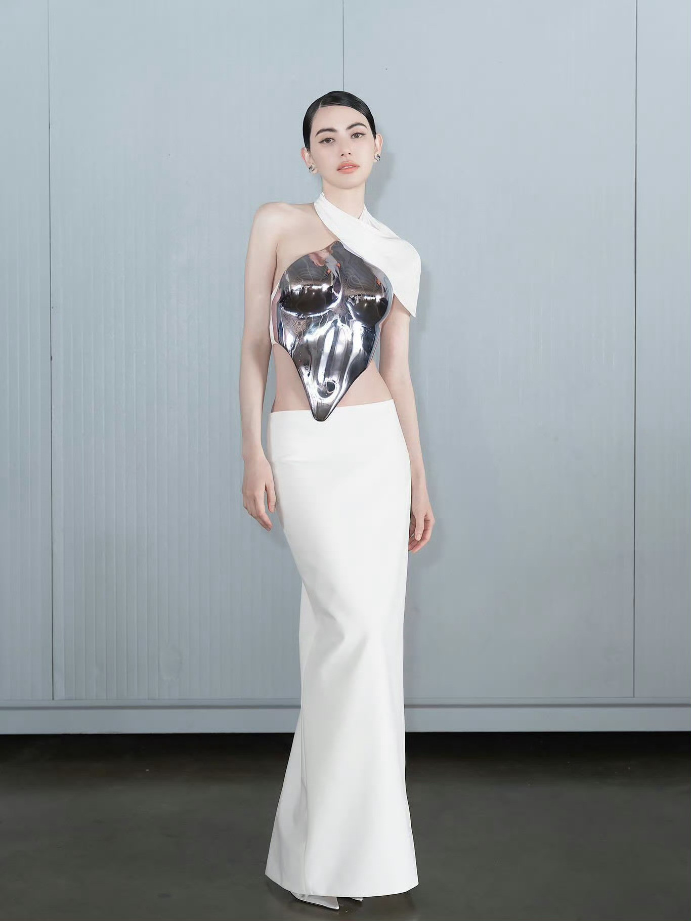 2026年3月23日，黛薇卡Mai作为奇瑞集团旗下OMODA品牌首位代言人出席曼