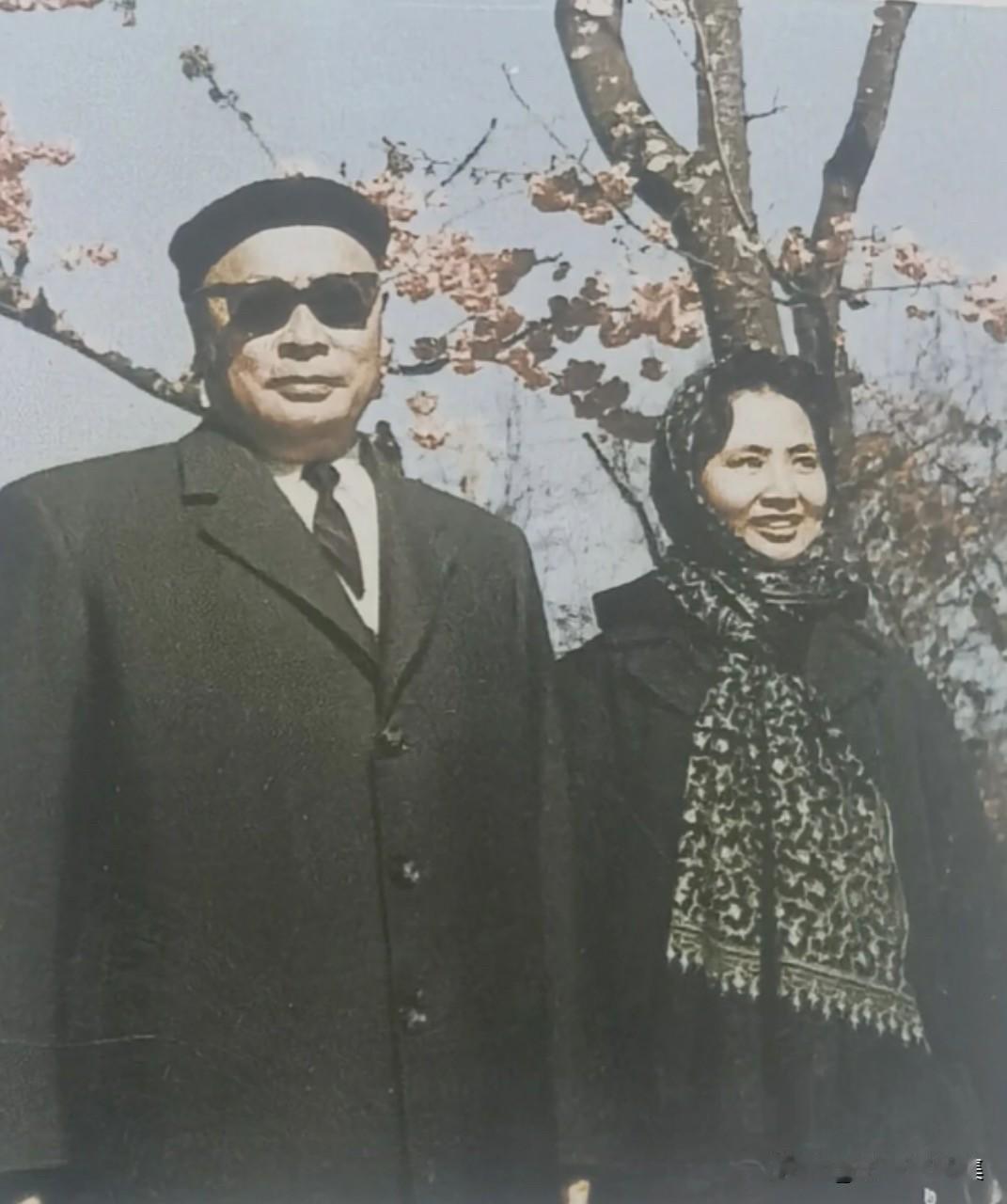 1964年，陈毅因出访归来，外交部举办接风宴。陈毅兴致高，饮酒较多，直至凌晨才回