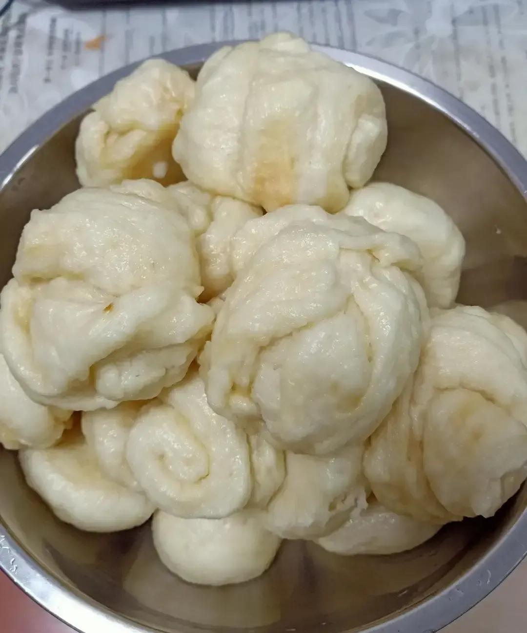 退休教师60岁娶了邻村离异的她，俩人把日子过成了诗。她54岁，种地养鸡，他教书