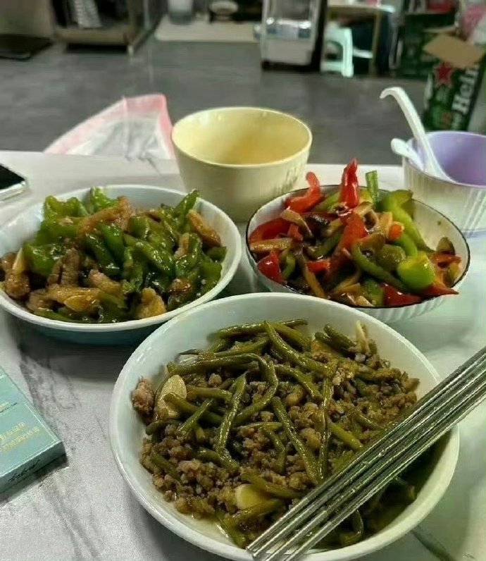 左边是前妻做的，右边是现在老婆做的