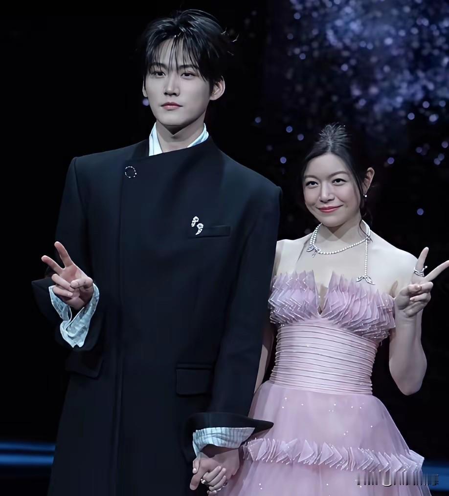 陈妍希这一次，真的给所有女人提了个醒！看陈妍希和周柯宇同框，我悟了：所谓