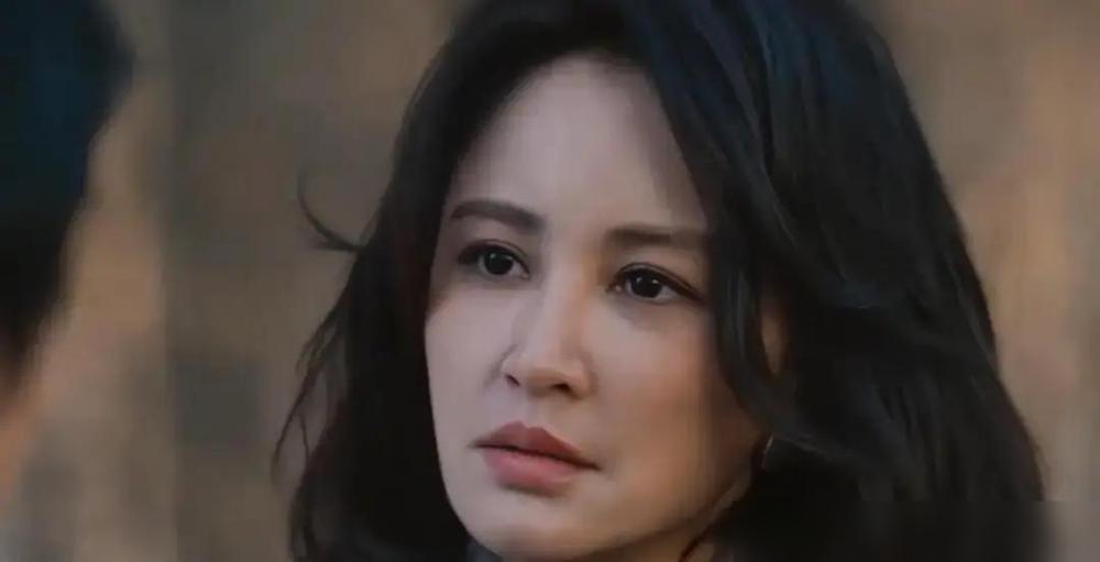 横店最大的化妆间，正在拆除。不是装修，是审美权力的转移。这种变化其实挺极端的