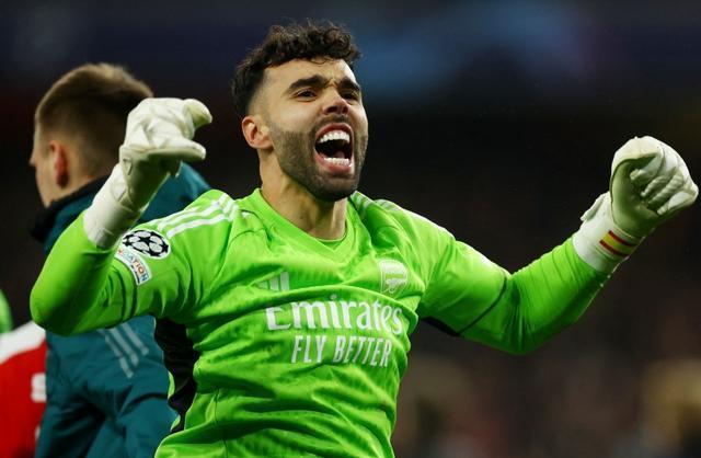 拉亚本赛季帮助阿森纳多拿8分，不仅要扑对方的射门，还得扑自家的射门，中后场球员还