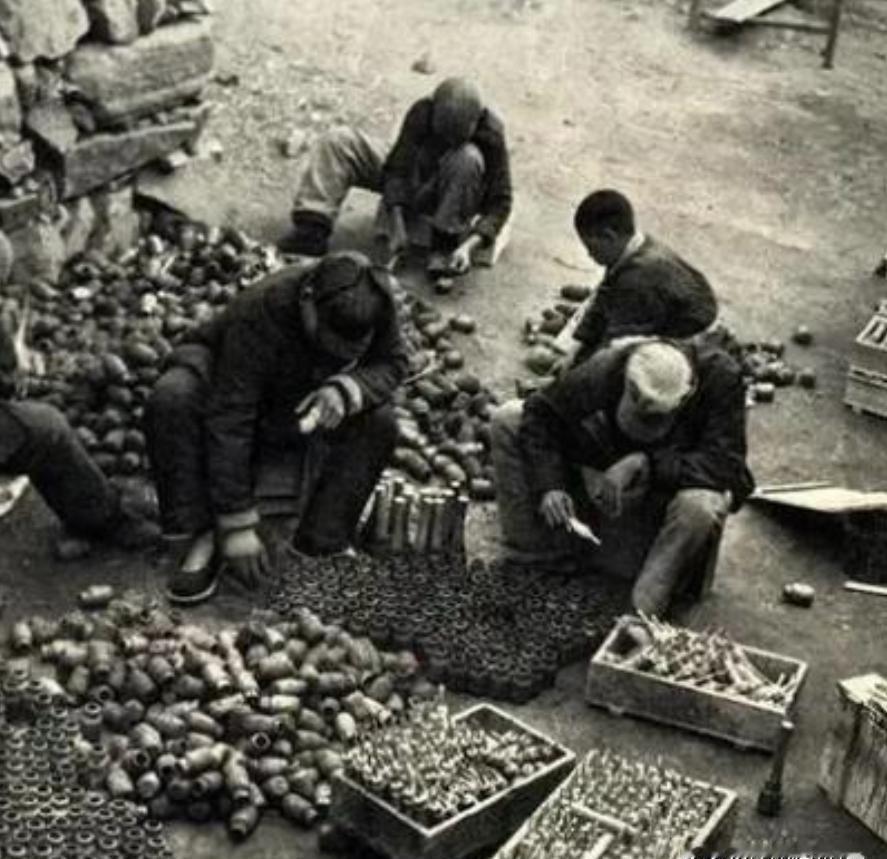 1944年，八路军兵工厂因为缺黄铜，无法生产子弹，一个农民知道后，便来到根据地，