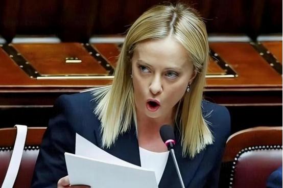 意大利火速跳出来了：美国逮捕行动是“合法防御” 3日，在多国纷纷谴责美国违反