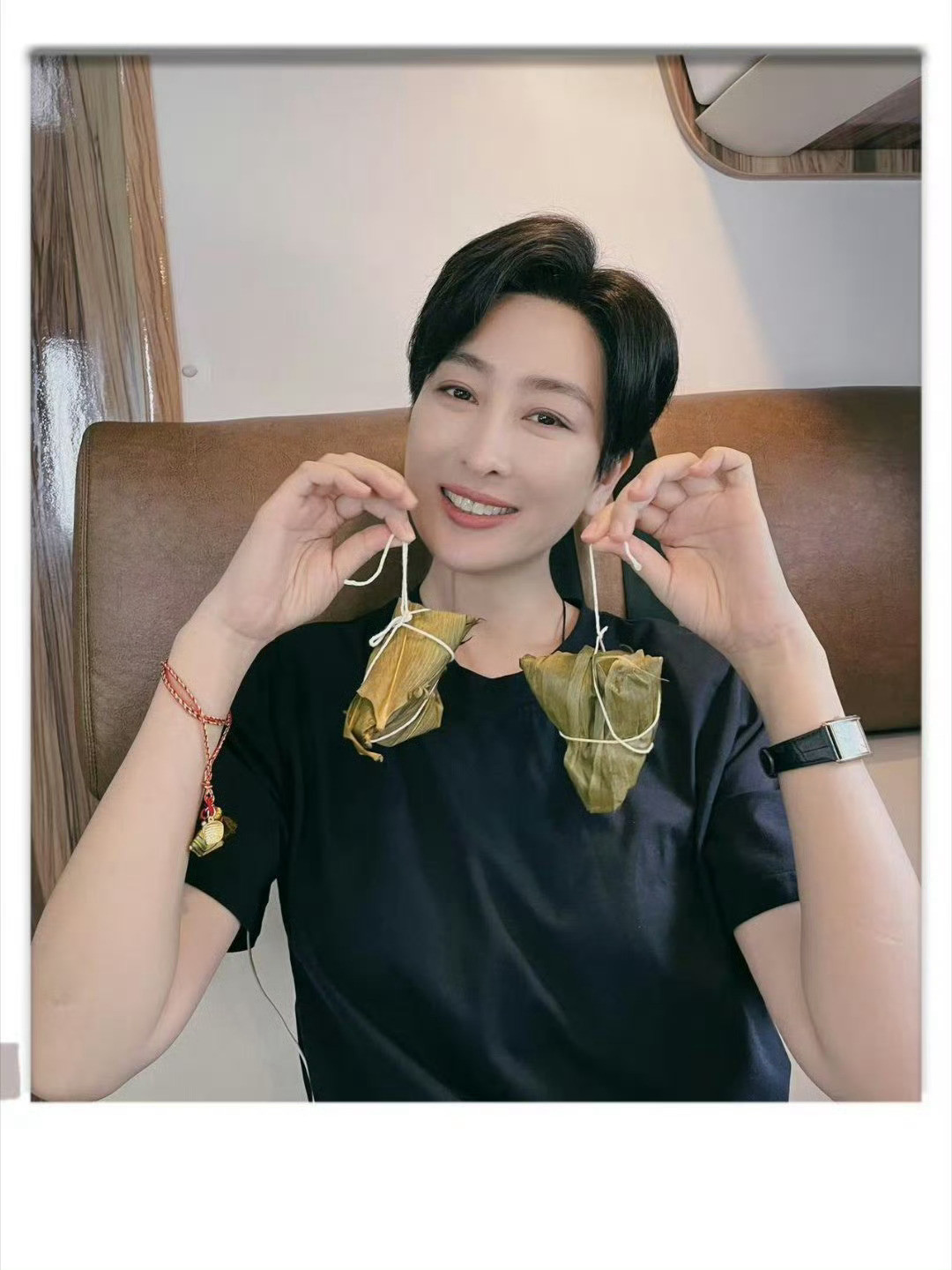 马苏新剧这短发，看着好眼熟[笑着哭]原来...不过这两发型像，脸型也像[开学季