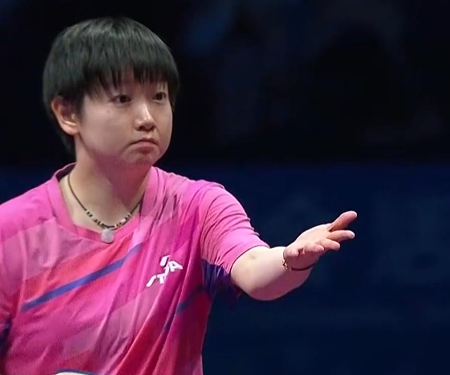 范思琦也学着鳗鱼打孙颖莎反手，连续得分！由于第一盘双打河北队输了，第二盘孙