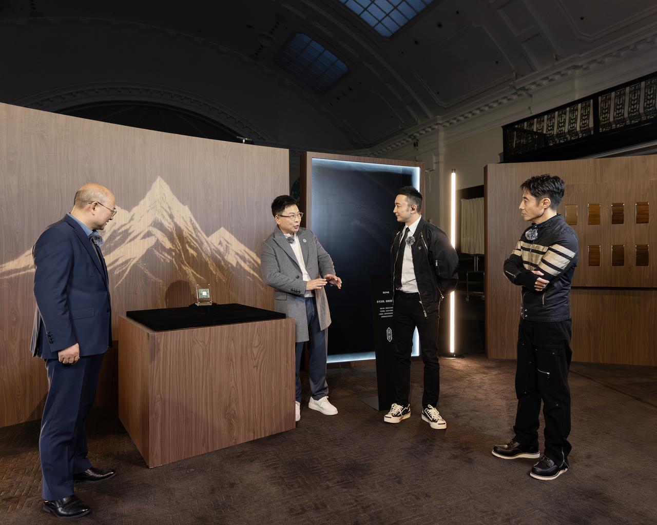 经销商集体转投，鸿蒙智行合作体系改写高端格局2025年11月鸿蒙智行交付818