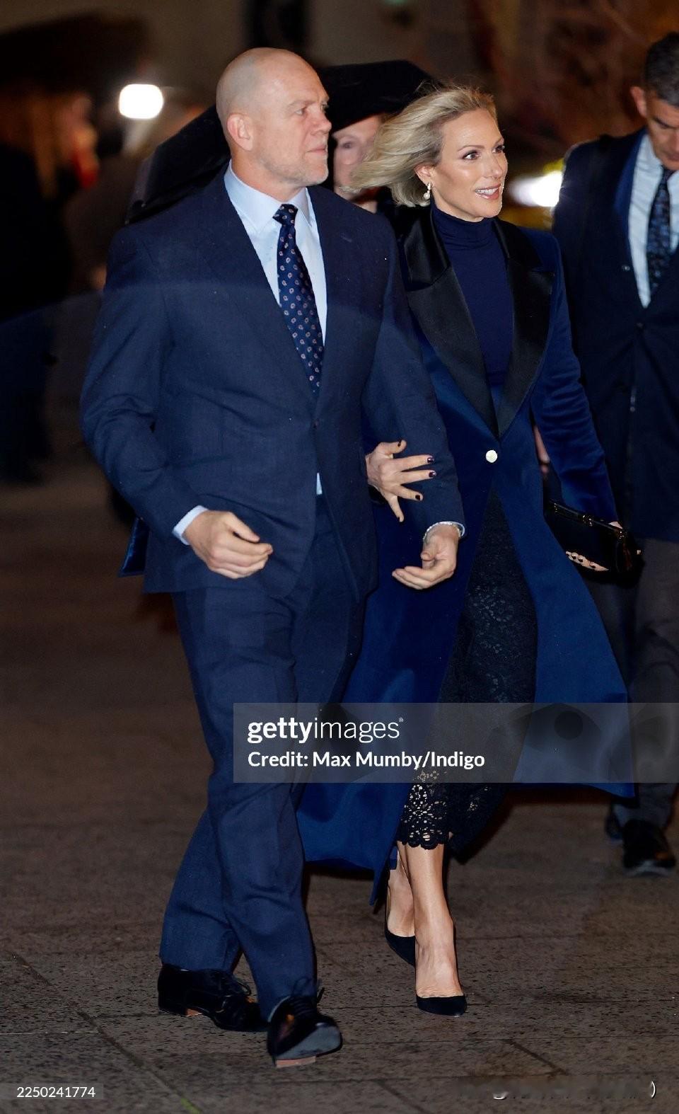 安妮公主的女儿女婿扎拉廷德尔夫妇，参加凯特王妃主持的圣诞颂歌活动！扎拉剪了短发，