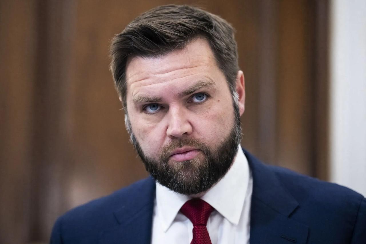 大家有没有发现一个吓人的趋势？美国下一届总统，大概率要被一个40出头的年轻人拿下