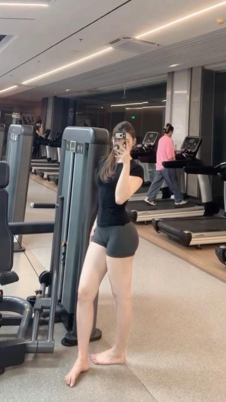 今天赤脚见人不如健身