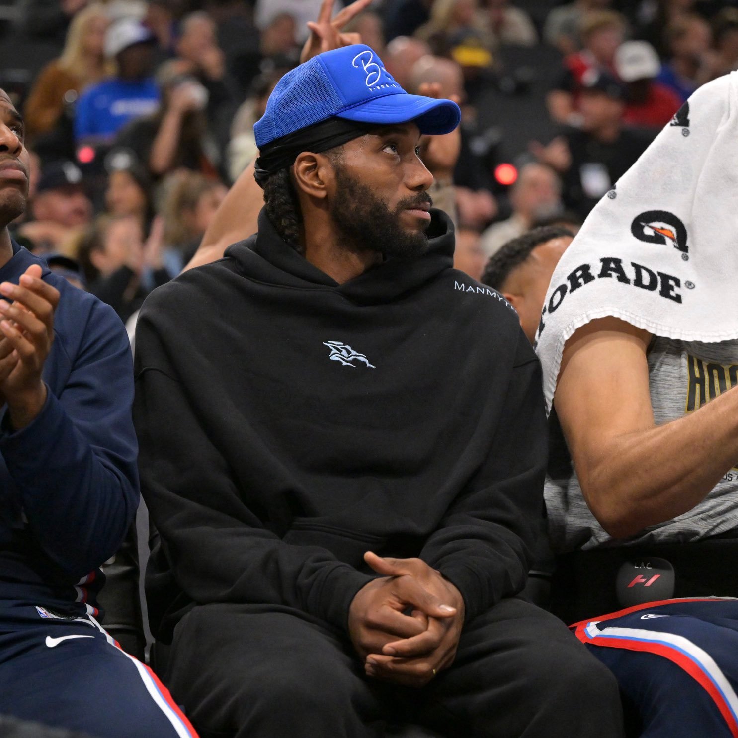 你不得不佩服小卡，当别的球员还在被资本压榨的时候，他早已经把资本玩得团团转了。从