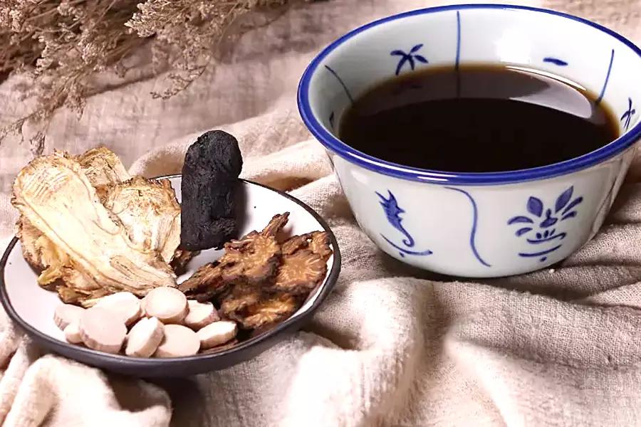 后背凉是心阳虚，肚子凉是脾阳虚，腰腿凉是肾阳虚，中医一招调理有些人一进空调房就