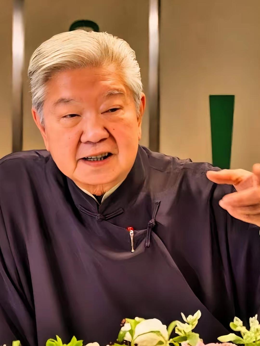蔡澜说：“你接触的人越多越会发现，那些吃饭快、走路快、脾气急、性格直、刀子嘴豆腐