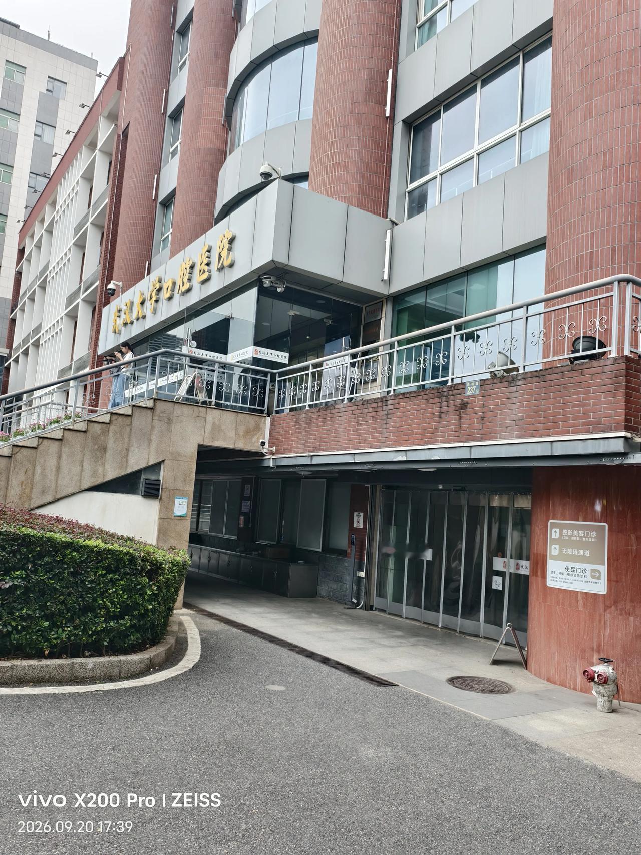 在武汉广埠屯便携酒店住了八天，这个地方周边吃的特别方便，铭鼎食代里面的小吃特别多