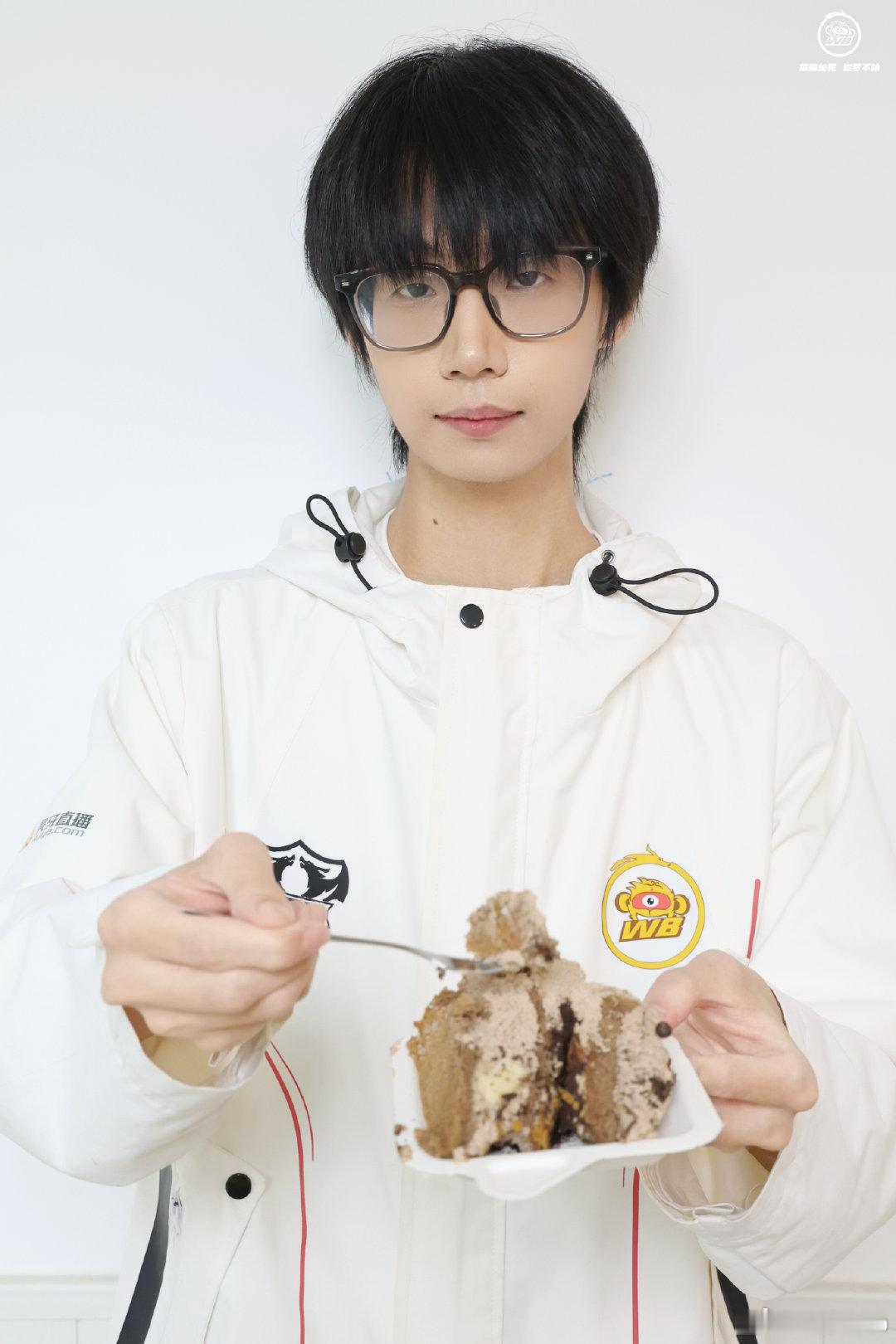 暖阳Nyy暖阳奔赴无限旷野暖阳这三张我愿意称之为萌神三连击除了暖阳，世界上哪还