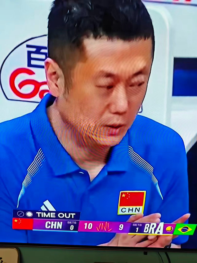 如果猜的不错，按照贯例，在亚锦赛即将开打之前，在中国女排能不能第一时间拿到奥运会